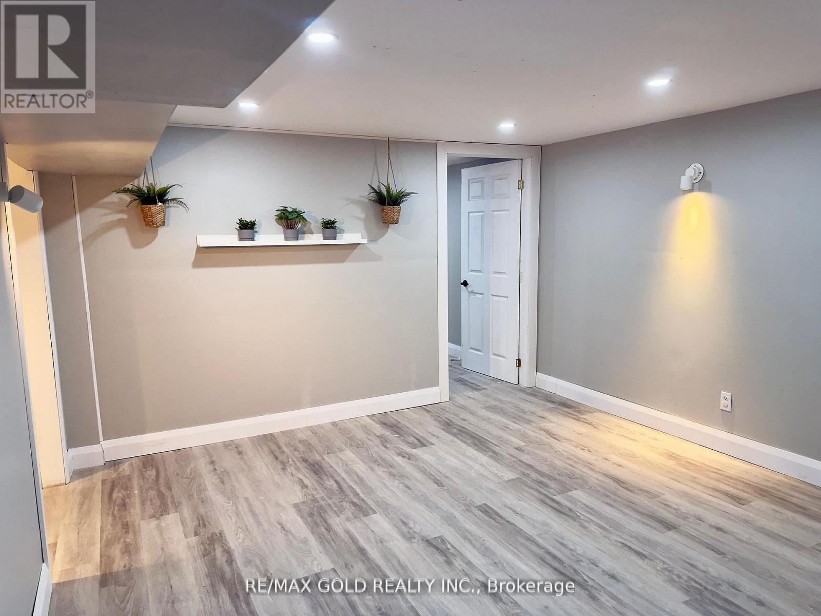 Lower - 156 Mooregate Crescent, Kitchener, Ontario  N2M 2G1 - Photo 10 - X12680864