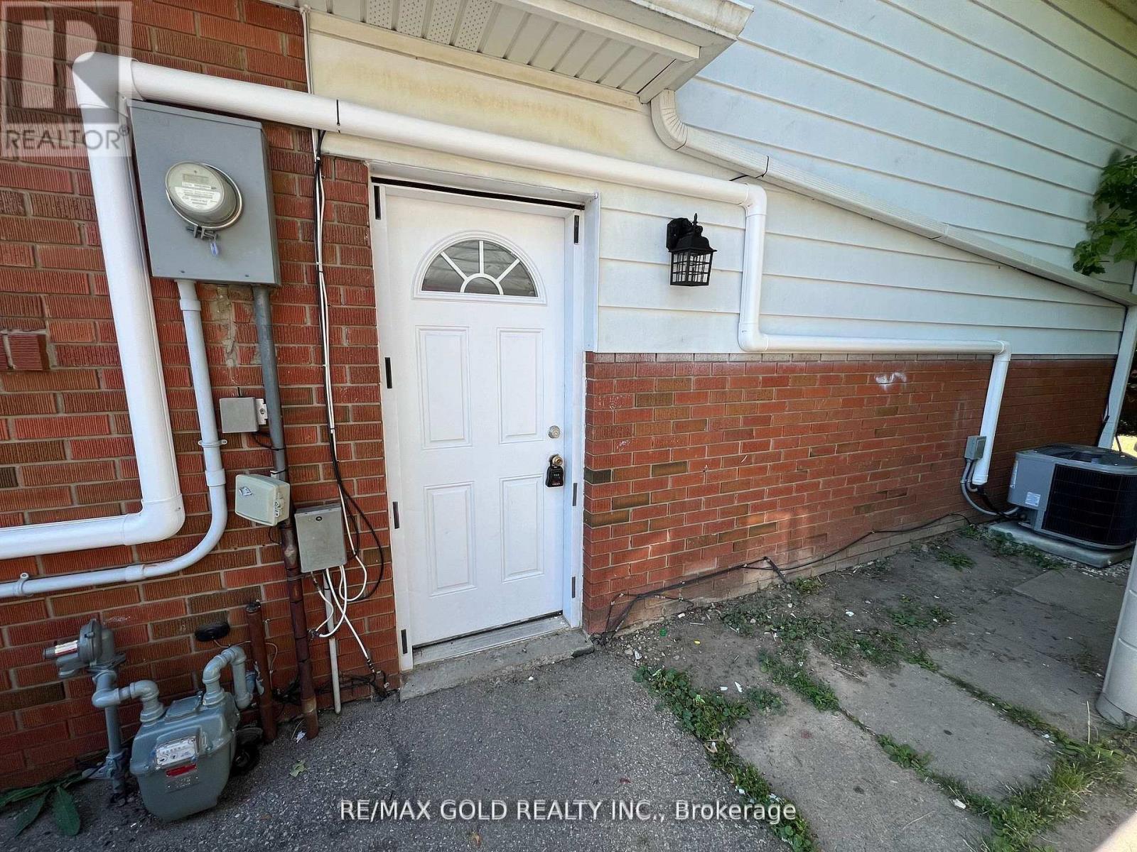Lower - 156 Mooregate Crescent, Kitchener, Ontario  N2M 2G1 - Photo 2 - X12680864