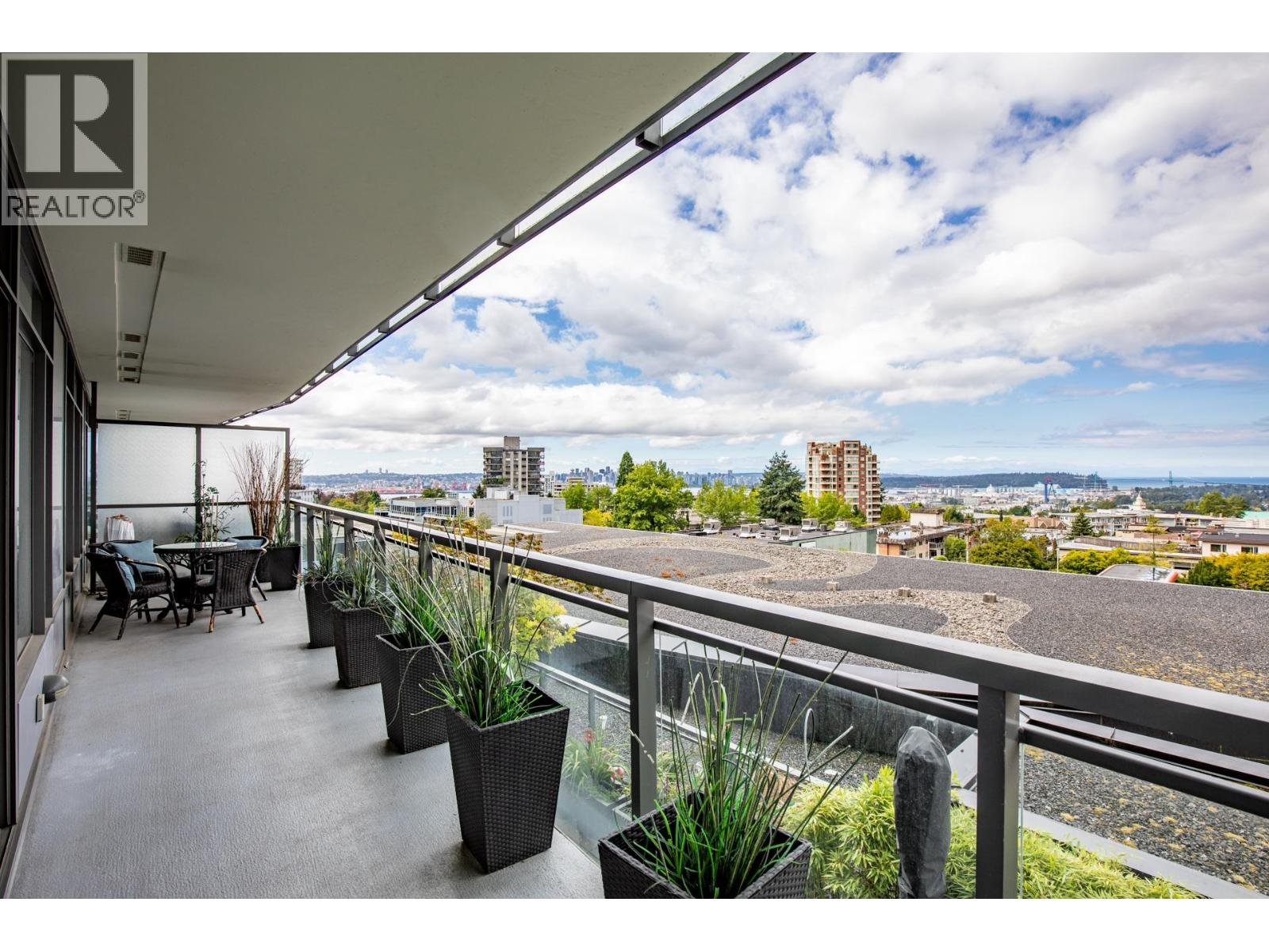 505 111 E 13th Street, North Vancouver, British Columbia  V7L 0C7 - Photo 1 - R3034373