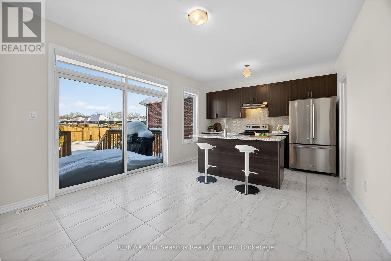 18 Beatrice Drive, Wasaga Beach, Ontario L9Z 0L3 - Photo 11 - S12680984