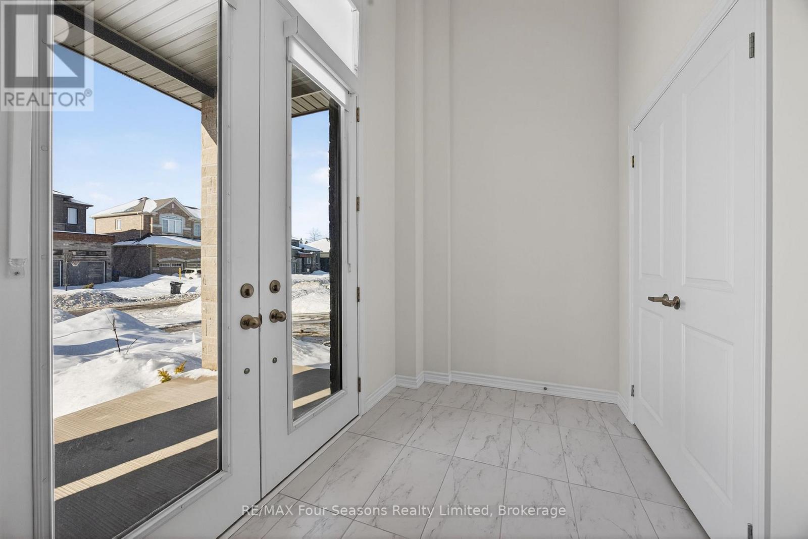 18 Beatrice Drive, Wasaga Beach, Ontario L9Z 0L3 - Photo 3 - S12680984