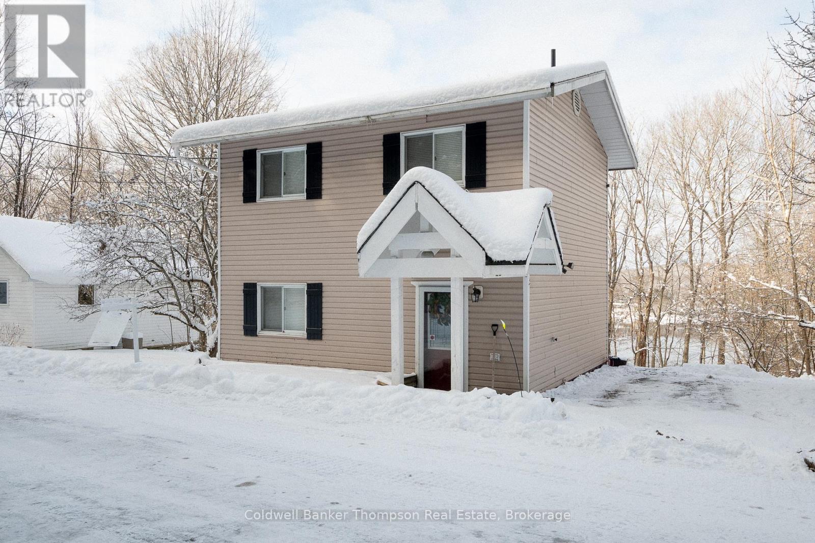 16 Walpole Street, Huntsville, Ontario P1H 1V3 - Photo 1 - X12681020