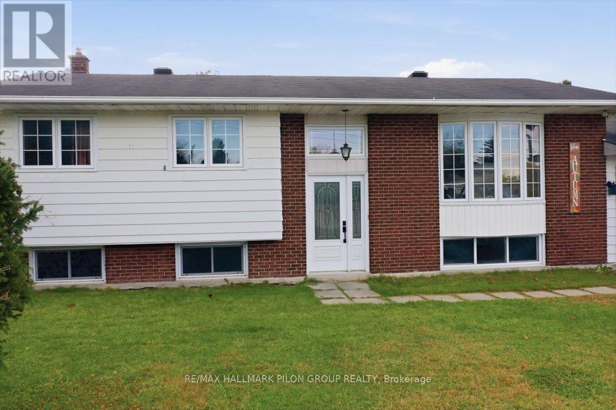 2620 Denise Avenue, Ottawa, Ontario  K4B 1J8 - Photo 2 - X12680938