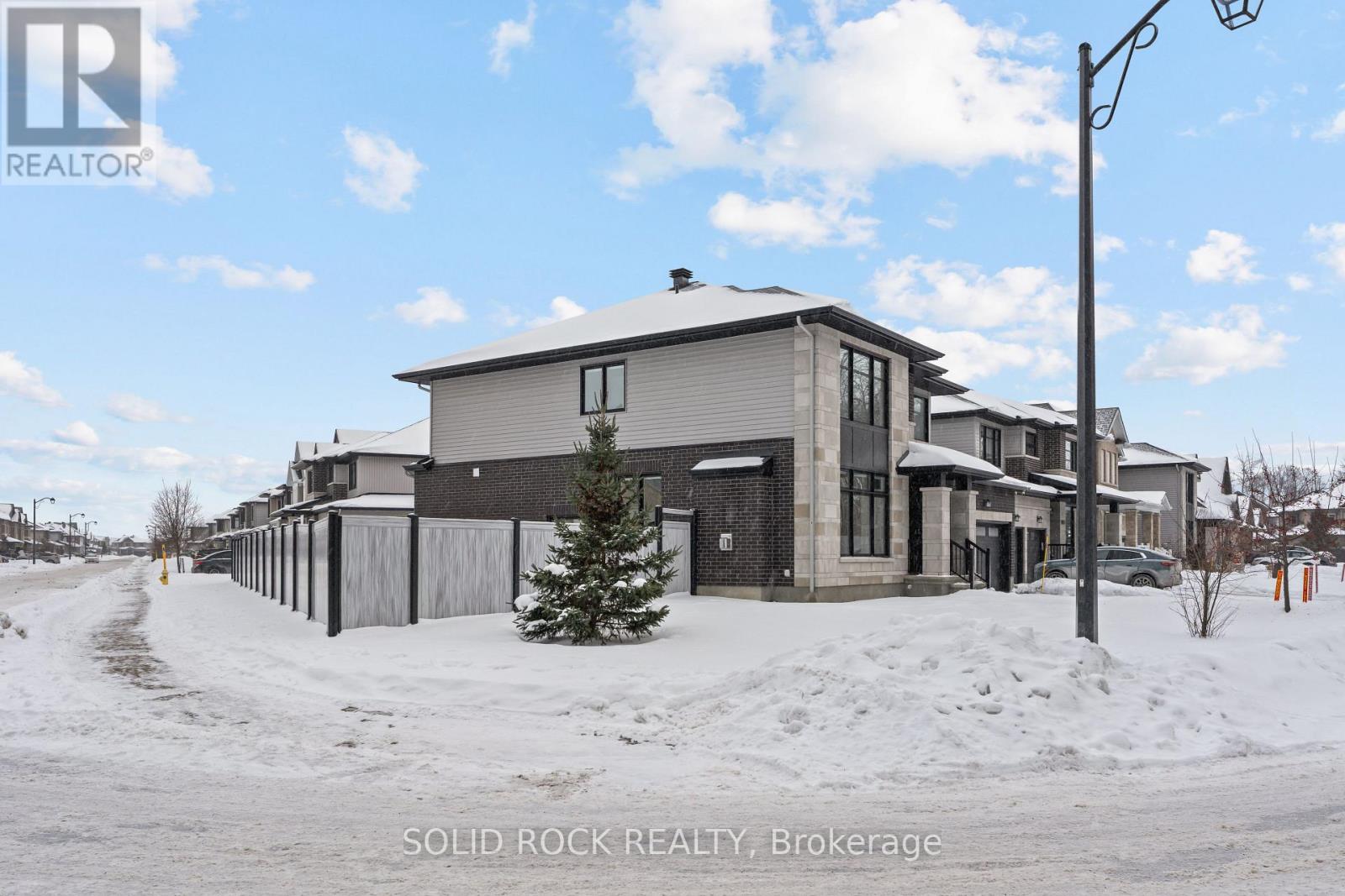 242 Shinleaf Crescent, Ottawa, Ontario  K1W 0J2 - Photo 2 - X12680940