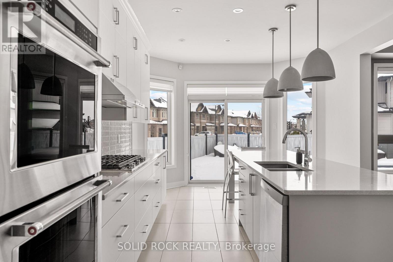 242 Shinleaf Crescent, Ottawa, Ontario  K1W 0J2 - Photo 8 - X12680940