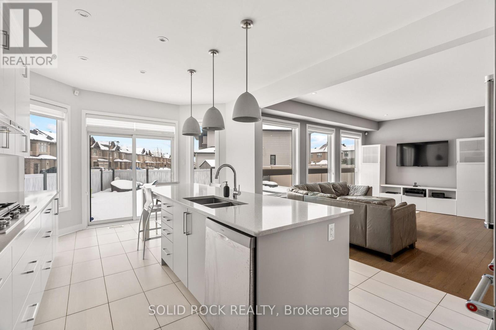 242 Shinleaf Crescent, Ottawa, Ontario  K1W 0J2 - Photo 9 - X12680940