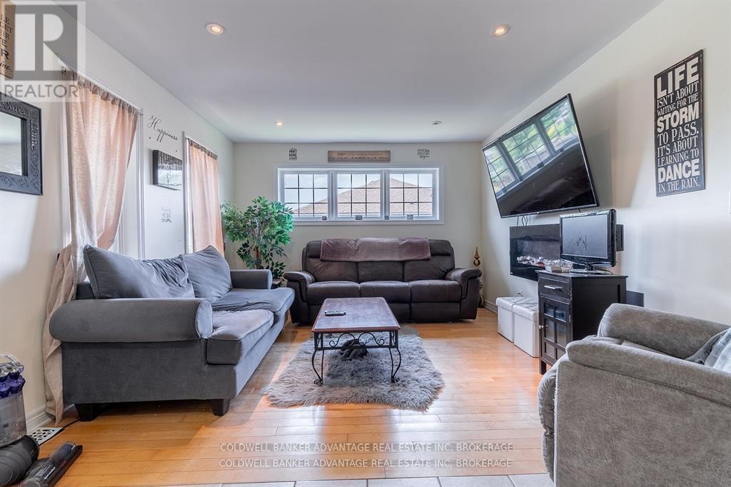 16 Wellandvale Drive, Welland, Ontario  L3C 7C4 - Photo 13 - X12681026