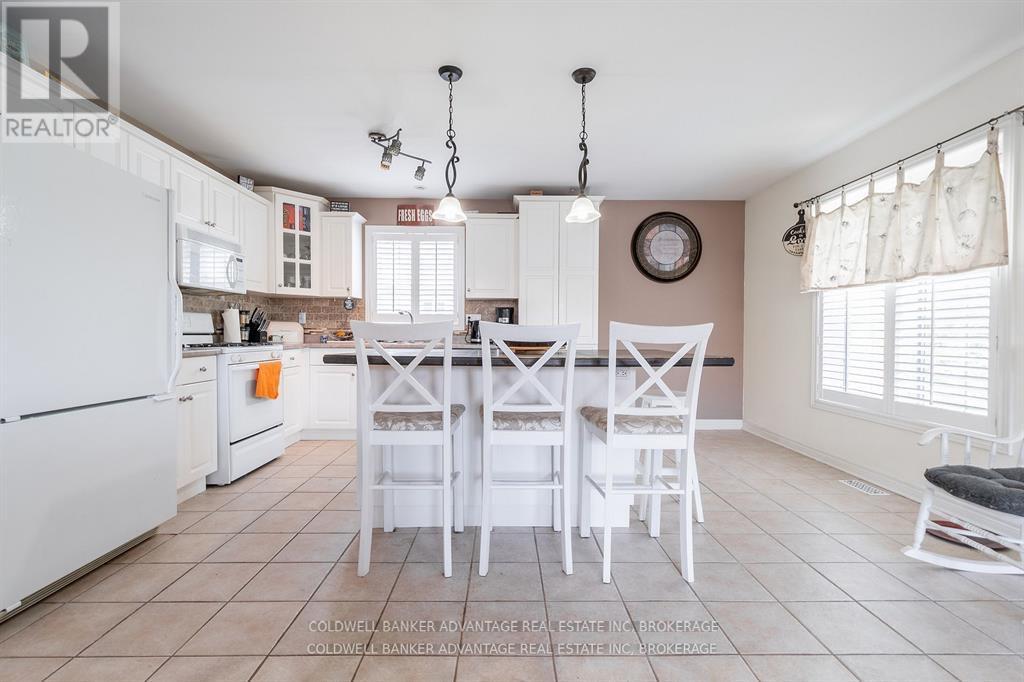 16 Wellandvale Drive, Welland, Ontario  L3C 7C4 - Photo 6 - X12681026