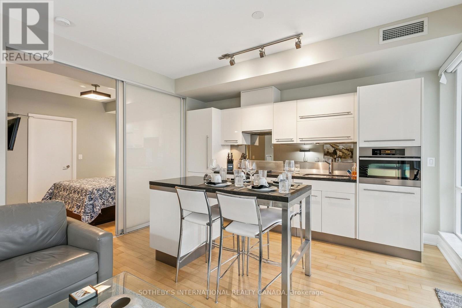 1205 - 80 John Street, Toronto, Ontario  M5V 3X4 - Photo 3 - C12664018