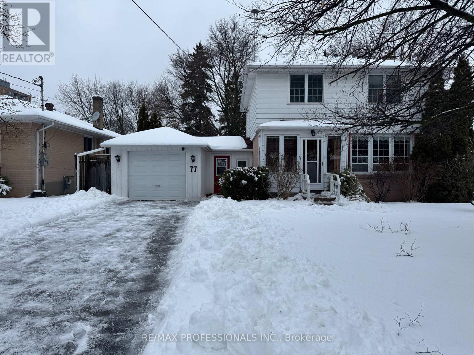 77 Bedford Park Avenue, Richmond Hill, Ontario  L4C 2N9 - Photo 3 - N12680072