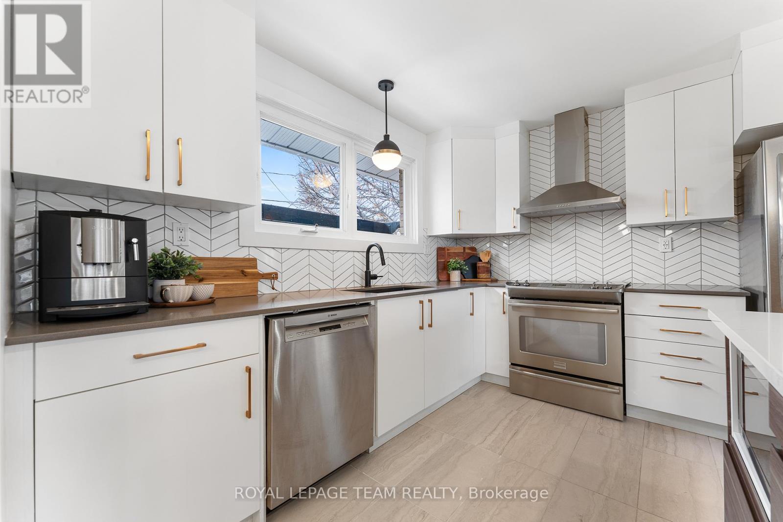 62 Crystal Beach Drive, Ottawa, Ontario  K2H 5N1 - Photo 20 - X12586752