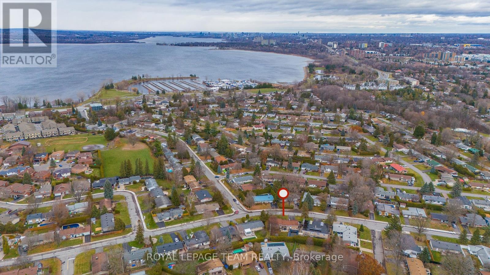 62 Crystal Beach Drive, Ottawa, Ontario  K2H 5N1 - Photo 2 - X12586752