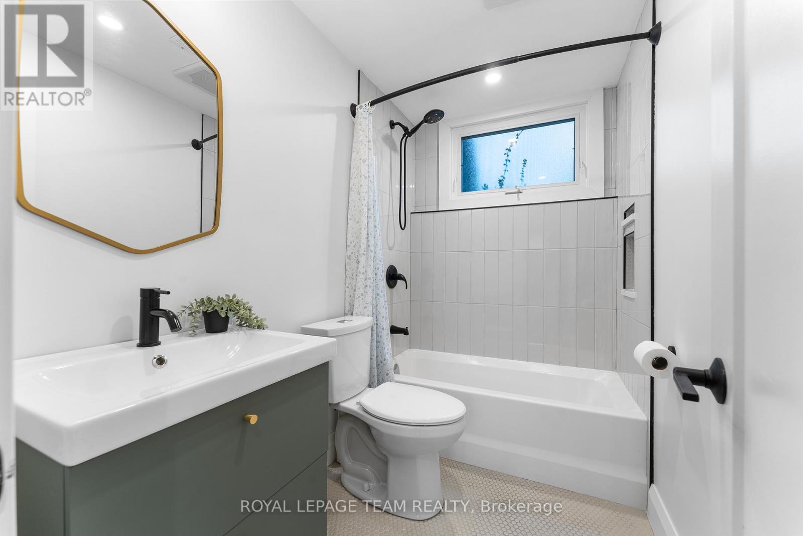 62 Crystal Beach Drive, Ottawa, Ontario  K2H 5N1 - Photo 38 - X12586752