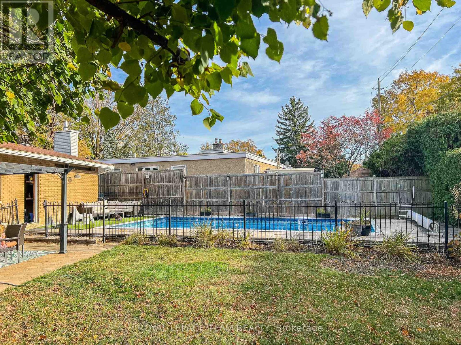 62 Crystal Beach Drive, Ottawa, Ontario  K2H 5N1 - Photo 43 - X12586752