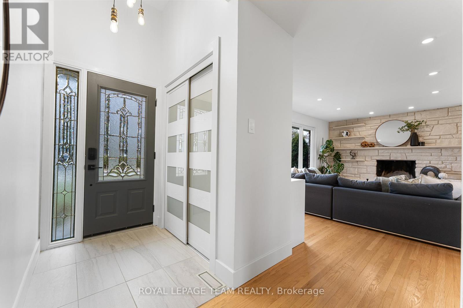 62 Crystal Beach Drive, Ottawa, Ontario  K2H 5N1 - Photo 5 - X12586752