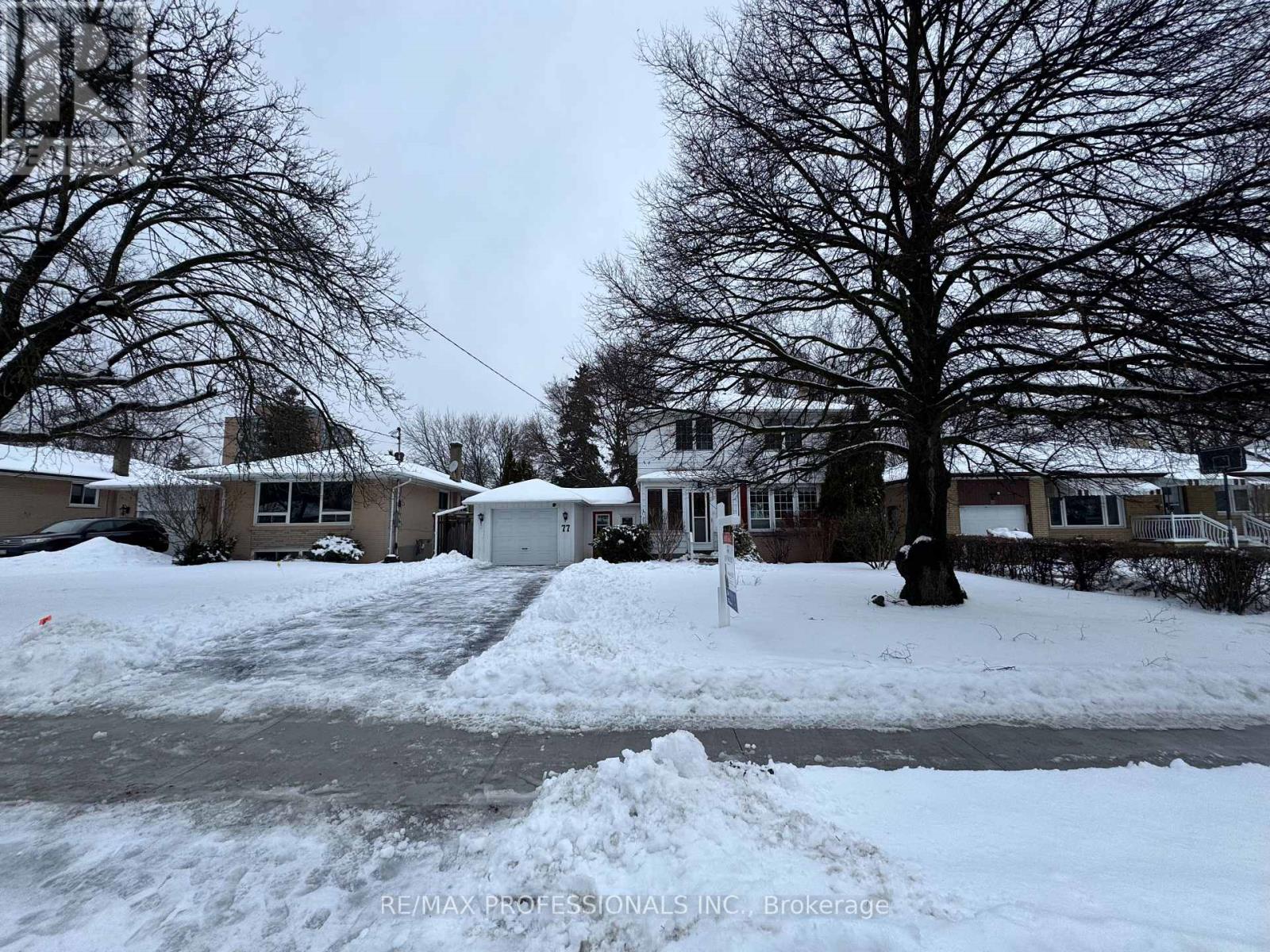 77 Bedford Park Avenue, Richmond Hill, Ontario  L4C 2N9 - Photo 2 - N12680072