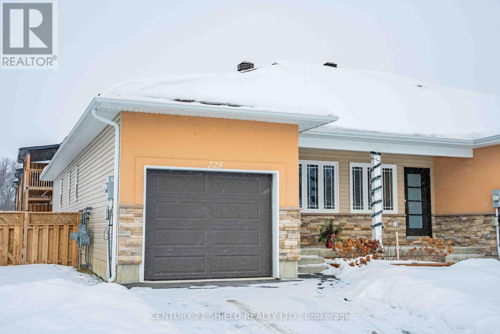 213 THIRD STREET E, Cornwall, Ontario