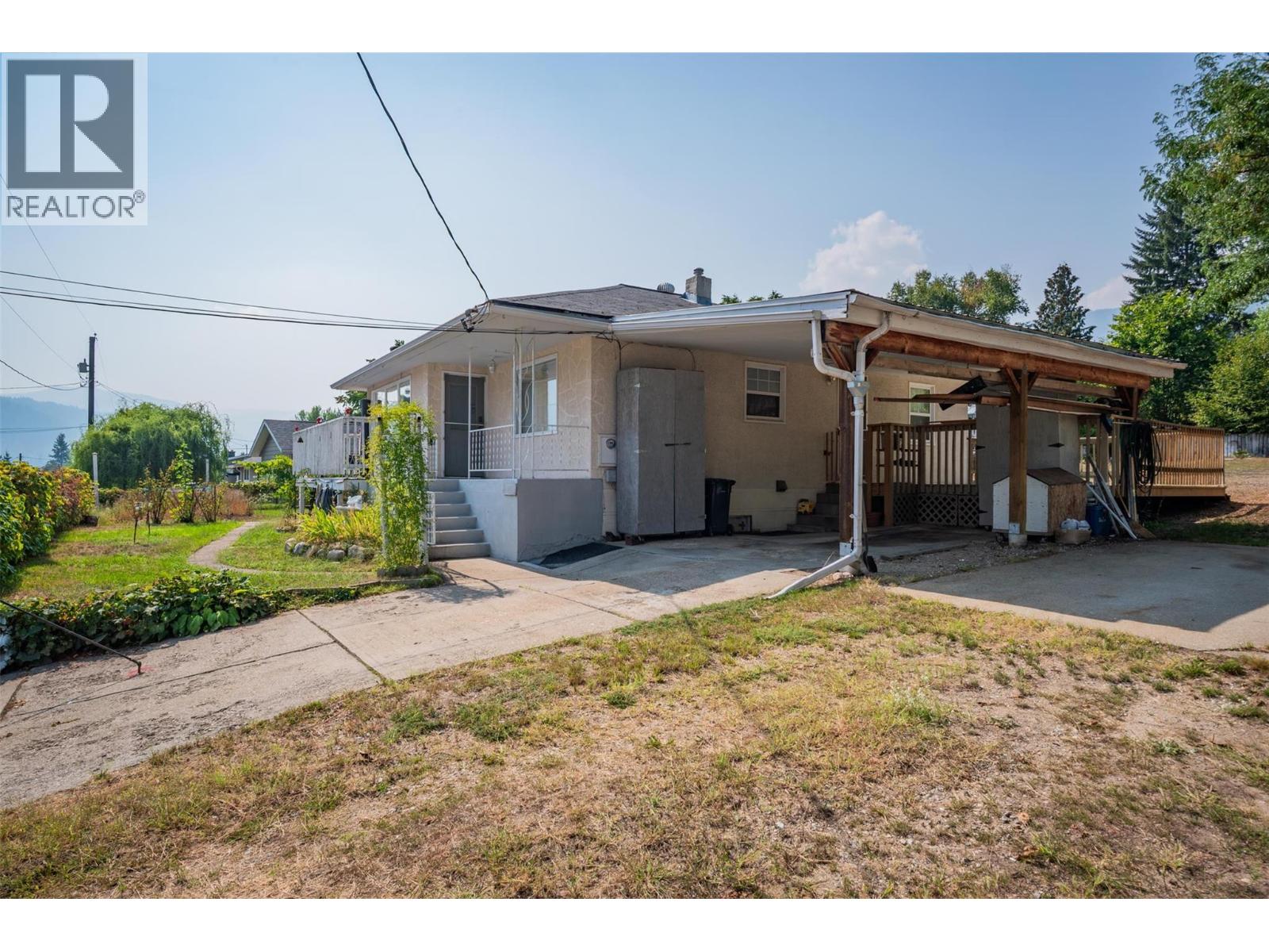 3404 4th Avenue, Castlegar, British Columbia
