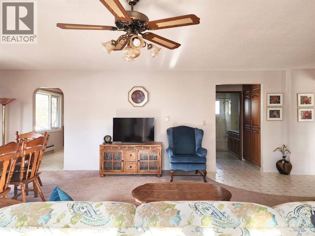 112 43 Avenue W, Claresholm, Alberta  T0L 0T0 - Photo 7 - A2273845