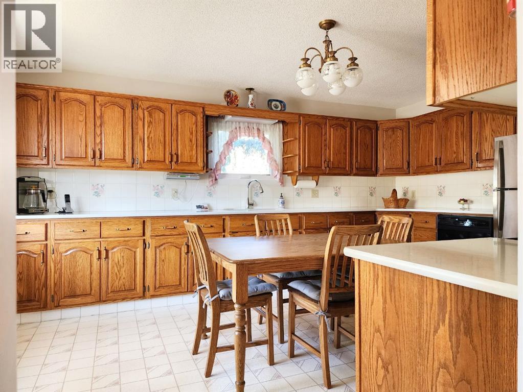 112 43 Avenue W, Claresholm, Alberta  T0L 0T0 - Photo 9 - A2273845