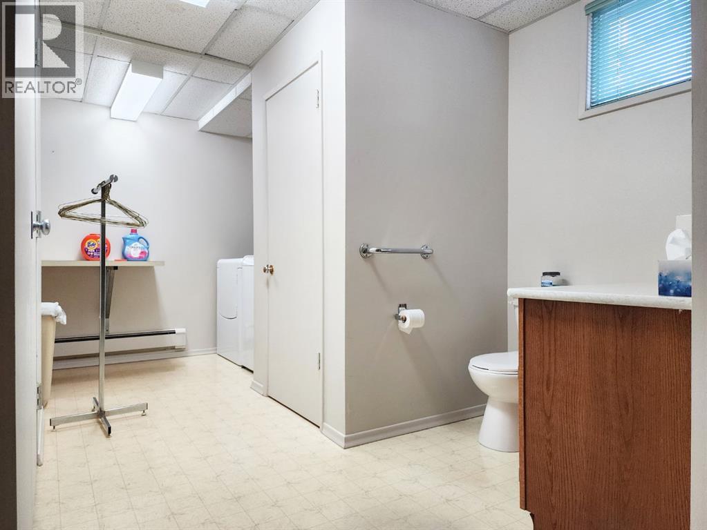 112 43 Avenue W, Claresholm, Alberta  T0L 0T0 - Photo 32 - A2273845