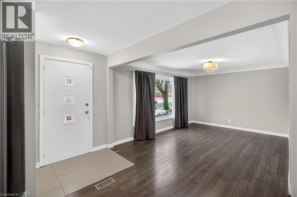 399 East 15th Street, Hamilton, Ontario  L9A 4G9 - Photo 3 - 40796265