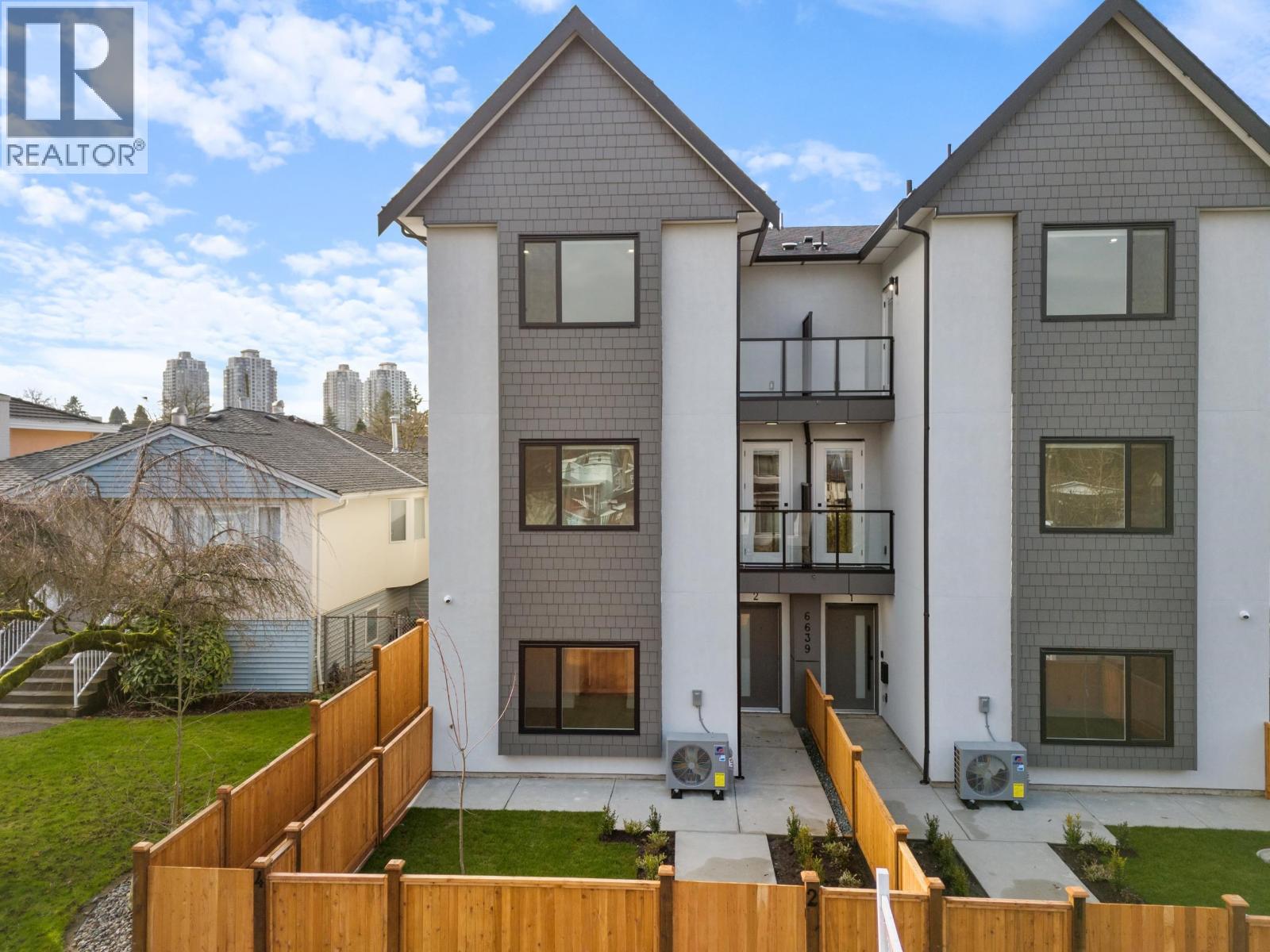 2 6639 ACACIA AVENUE, Burnaby, British Columbia