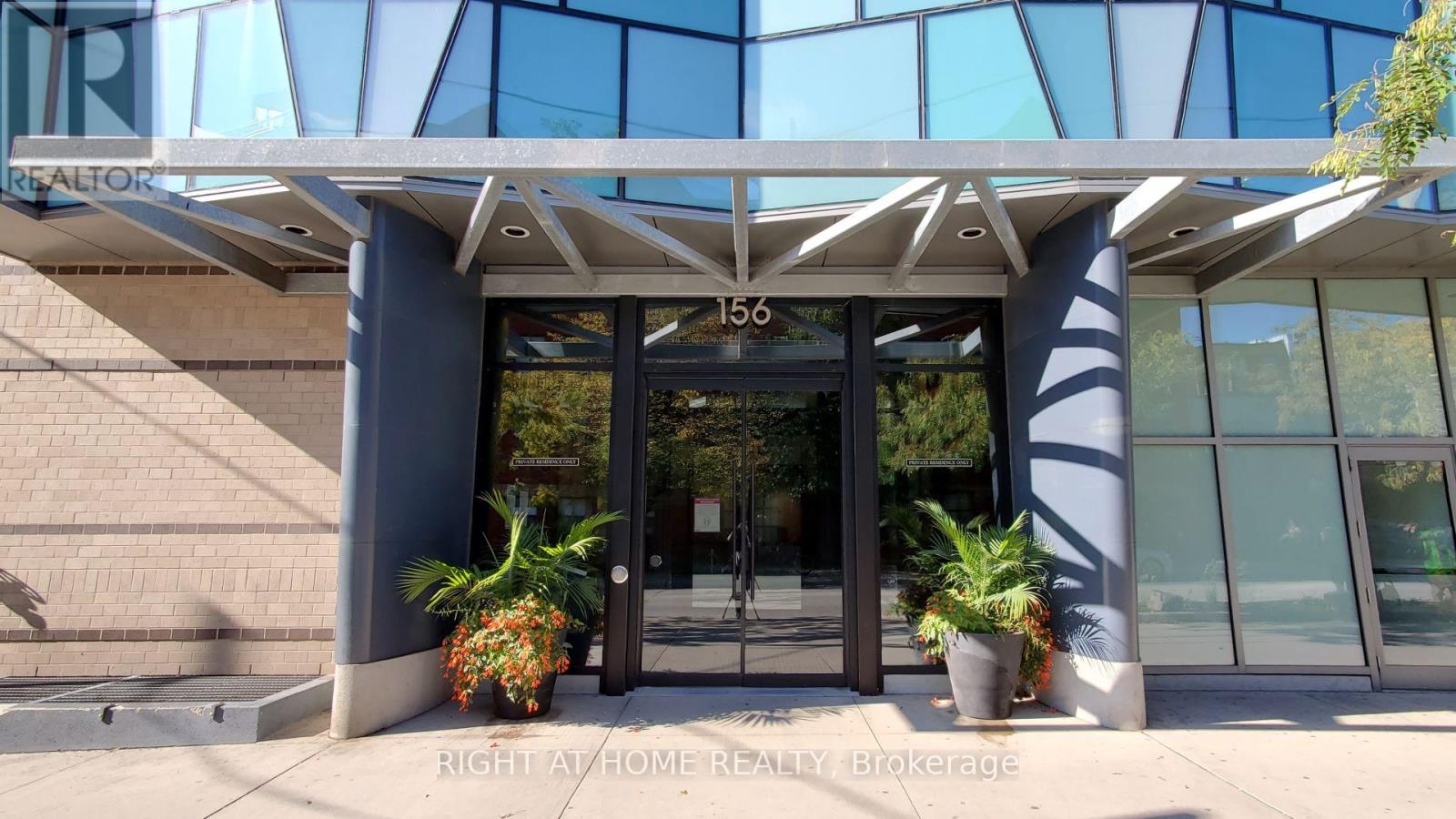 <div class="slider-price">$2,950 Monthly</div><p>720 - 156 Portland Street, Toronto, Ontario</p>