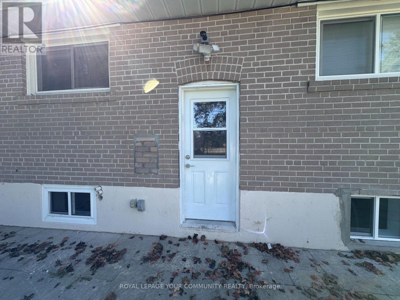 LOWER 2 - 145 HARRISON DRIVE, Newmarket, Ontario