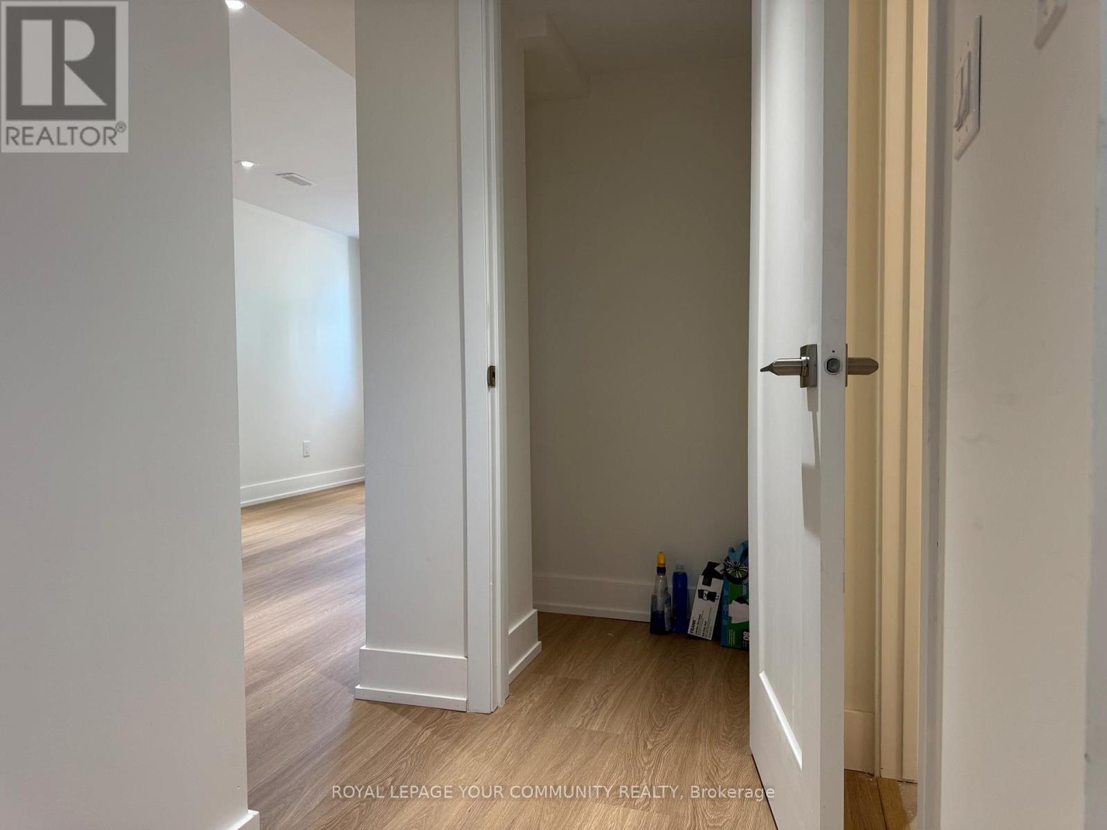 Lower 2 - 145 Harrison Drive, Newmarket, Ontario  L3Y 4P5 - Photo 3 - N12681040