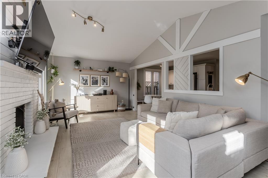 347 Delancey Boulevard, Hamilton, Ontario  L9B 2B4 - Photo 2 - 40797261