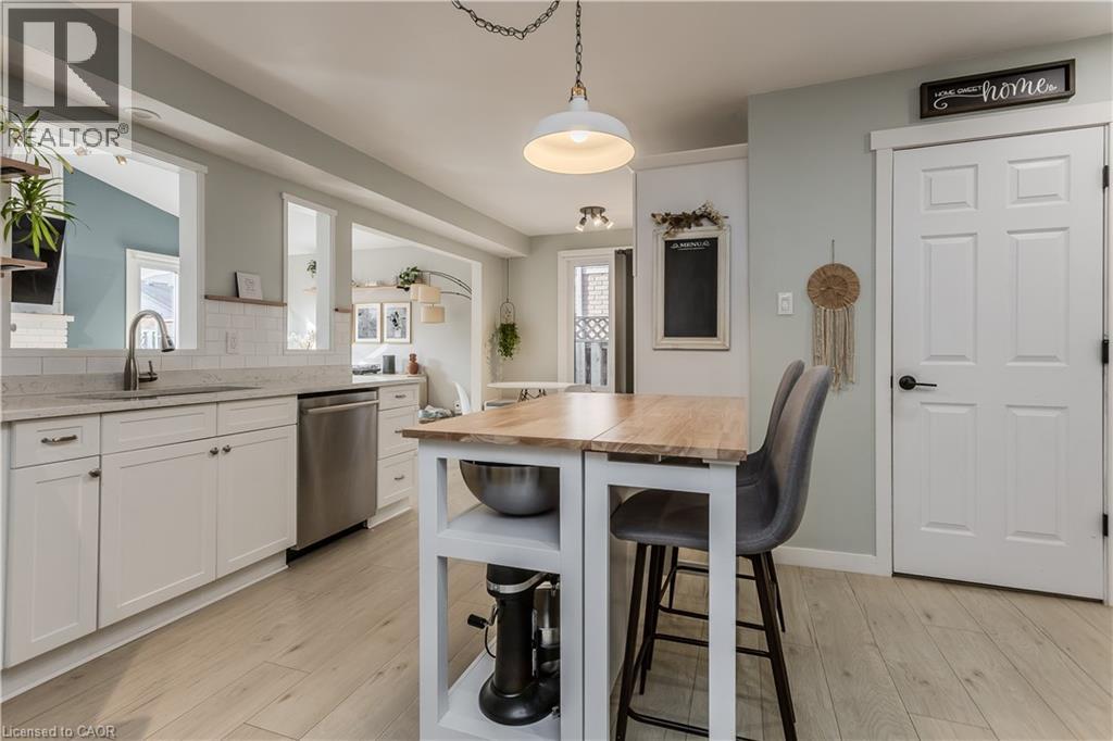 347 Delancey Boulevard, Hamilton, Ontario  L9B 2B4 - Photo 6 - 40797261