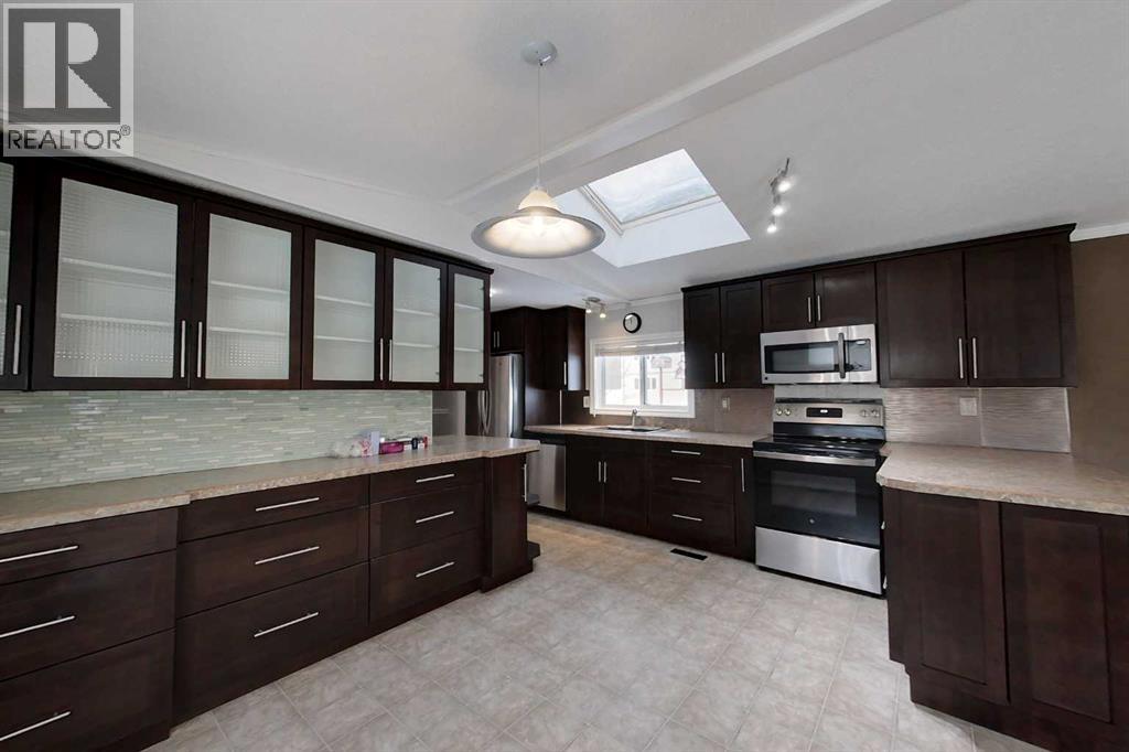 725 6 Avenue Nw, Slave Lake, Alberta  T0G 2A1 - Photo 2 - A2275498