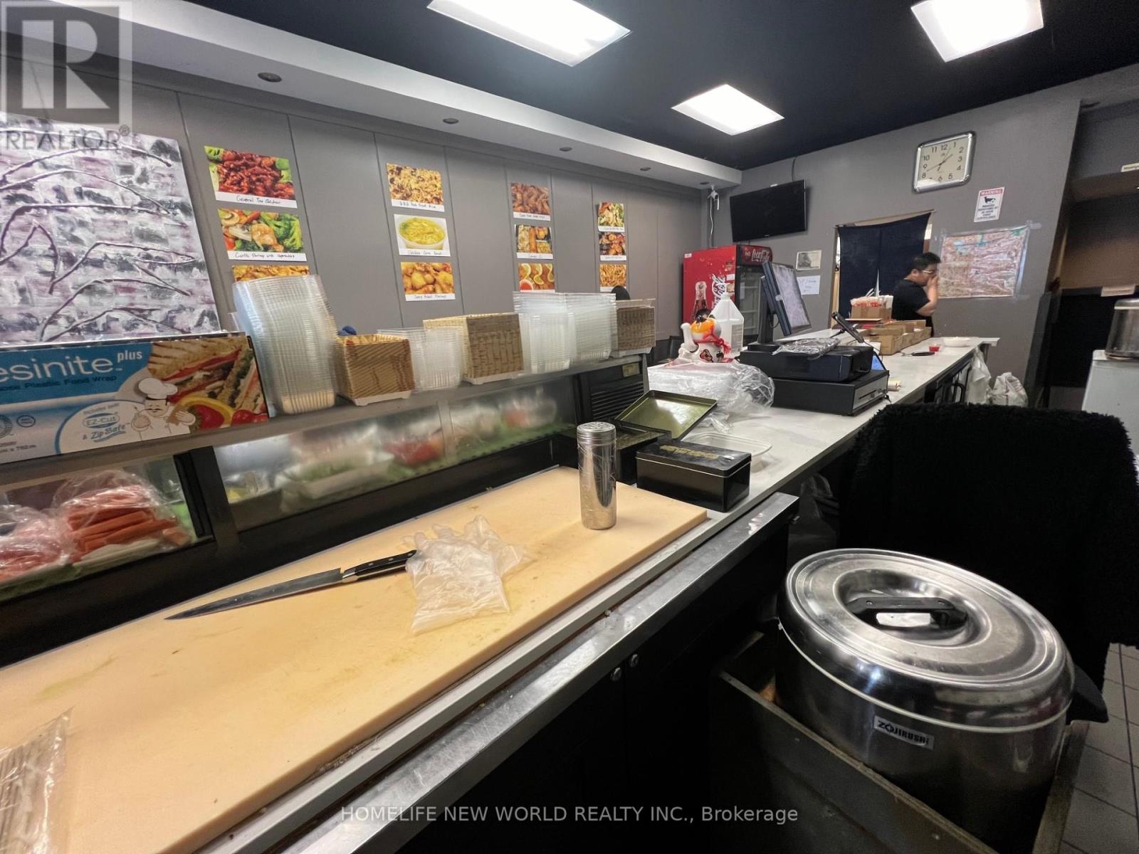 Gnd+bmt - 1662 Eglinton Avenue W, Toronto, Ontario  M6E 2H2 - Photo 15 - W12681034