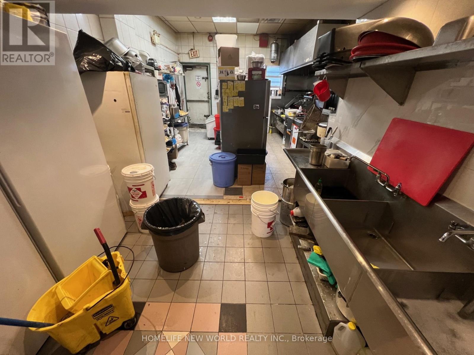 Gnd+bmt - 1662 Eglinton Avenue W, Toronto, Ontario  M6E 2H2 - Photo 19 - W12681034