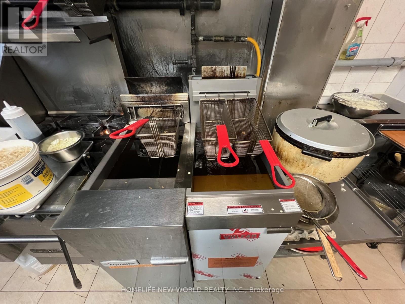 Gnd+bmt - 1662 Eglinton Avenue W, Toronto, Ontario  M6E 2H2 - Photo 22 - W12681034