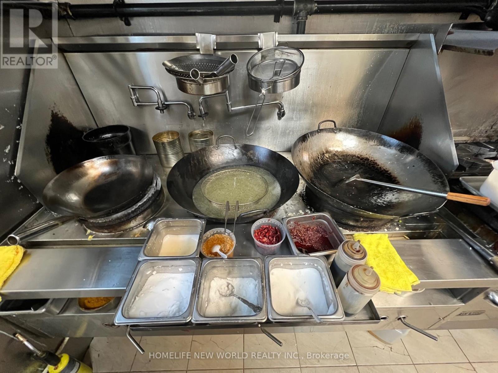 Gnd+bmt - 1662 Eglinton Avenue W, Toronto, Ontario  M6E 2H2 - Photo 24 - W12681034