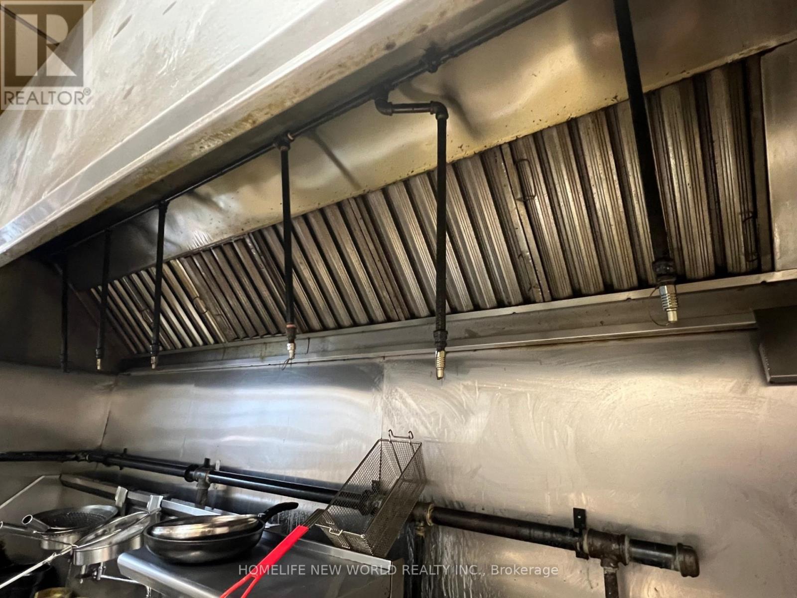 Gnd+bmt - 1662 Eglinton Avenue W, Toronto, Ontario  M6E 2H2 - Photo 25 - W12681034