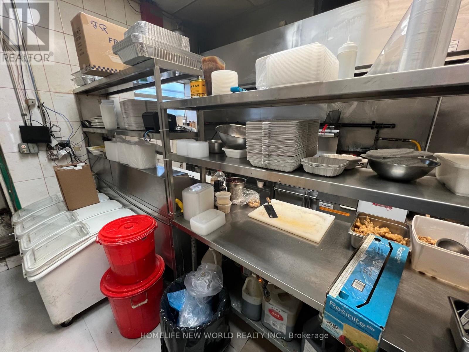 Gnd+bmt - 1662 Eglinton Avenue W, Toronto, Ontario  M6E 2H2 - Photo 27 - W12681034