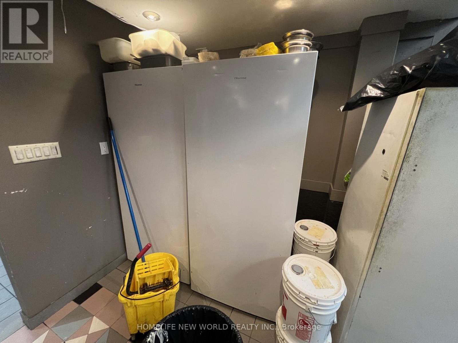 Gnd+bmt - 1662 Eglinton Avenue W, Toronto, Ontario  M6E 2H2 - Photo 29 - W12681034