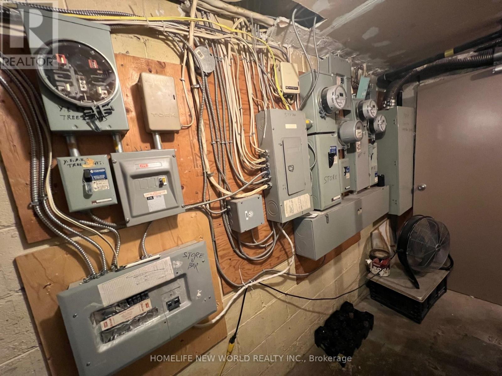 Gnd+bmt - 1662 Eglinton Avenue W, Toronto, Ontario  M6E 2H2 - Photo 33 - W12681034