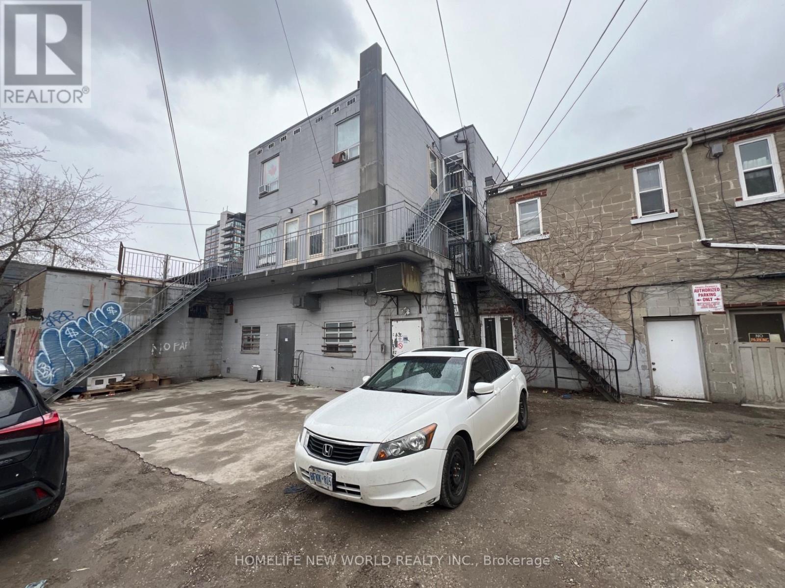 Gnd+bmt - 1662 Eglinton Avenue W, Toronto, Ontario  M6E 2H2 - Photo 5 - W12681034