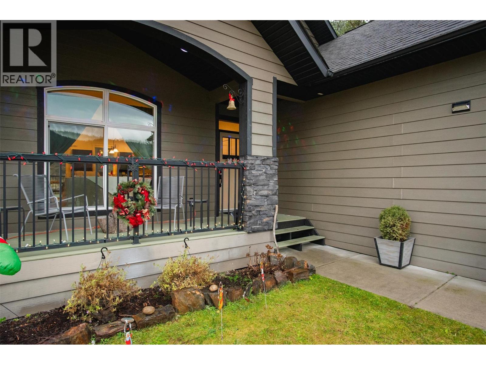 892 Waterloo Road, Castlegar, British Columbia  V1N 4K8 - Photo 5 - 10371118