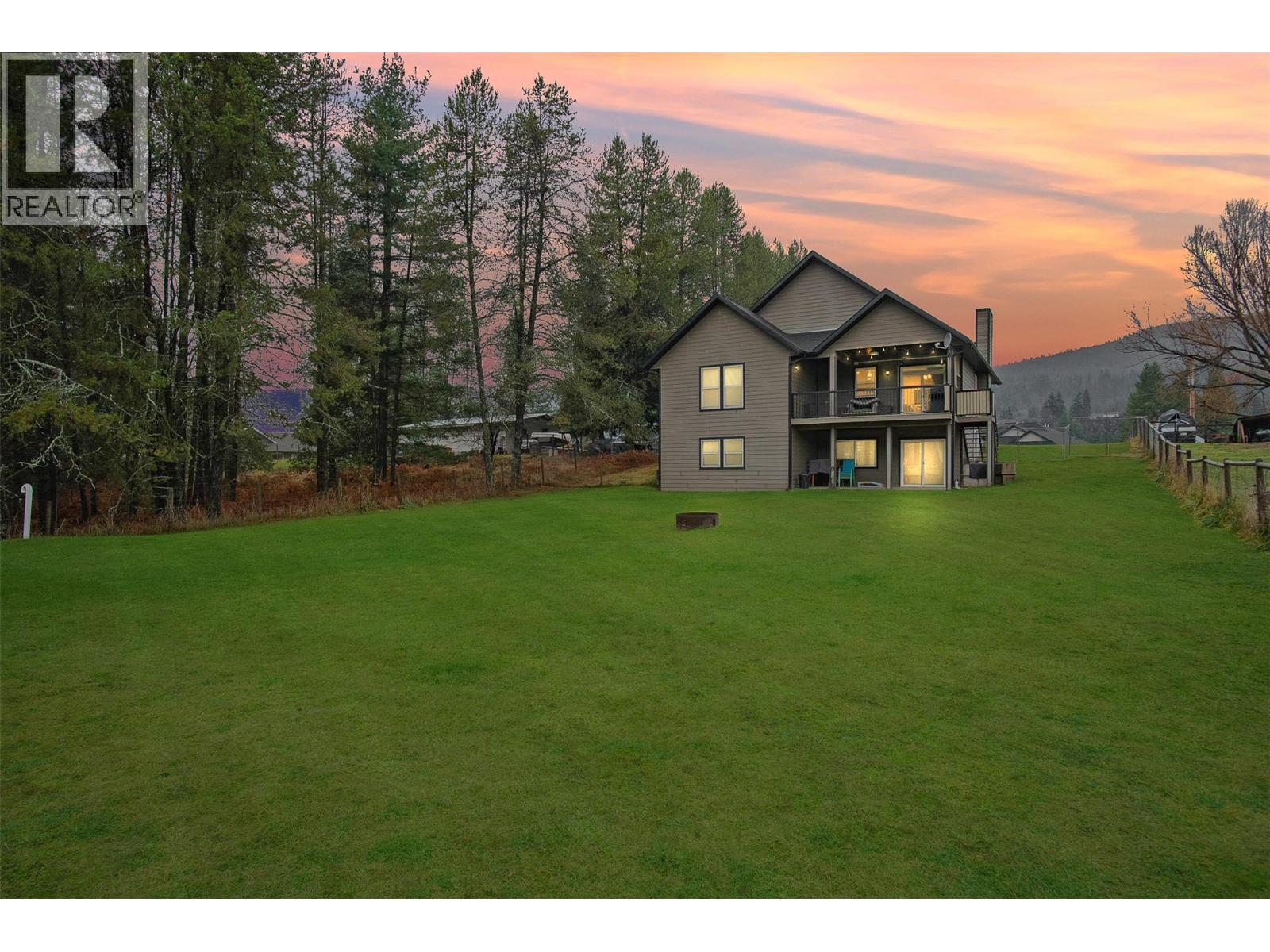 892 Waterloo Road, Castlegar, British Columbia  V1N 4K8 - Photo 3 - 10371118