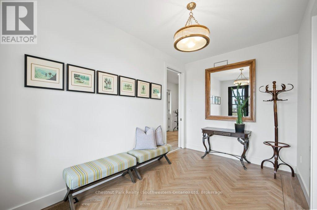 27 Vardon Drive, Guelph, Ontario N1G 1W8 - Photo 12 - X12096573