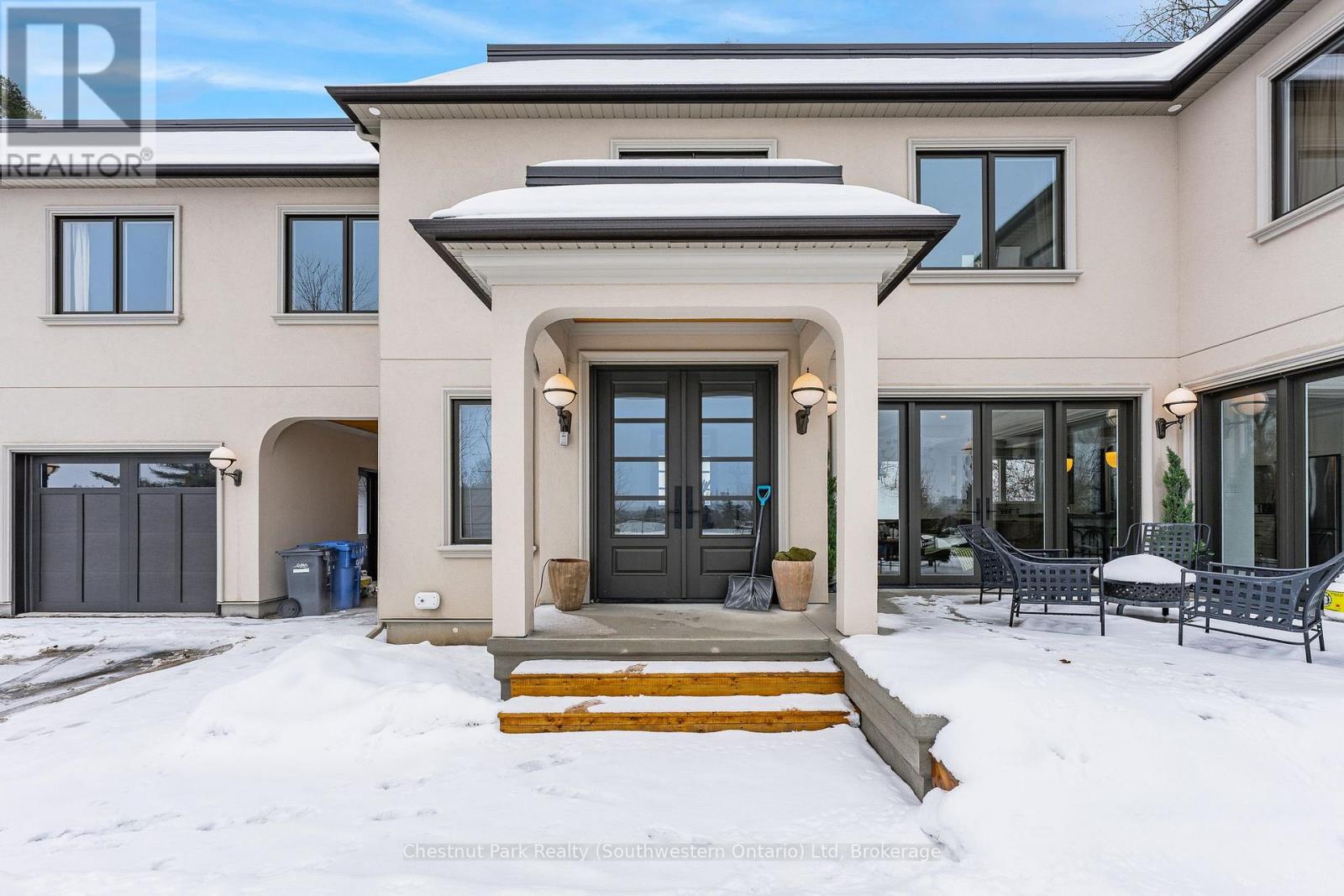 27 Vardon Drive, Guelph, Ontario N1G 1W8 - Photo 3 - X12096573