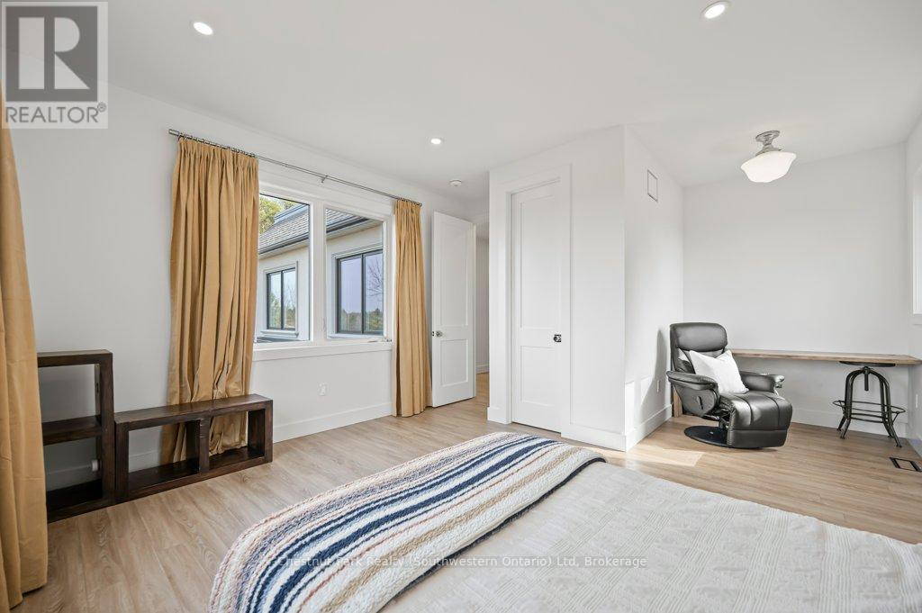 27 Vardon Drive, Guelph, Ontario N1G 1W8 - Photo 41 - X12096573