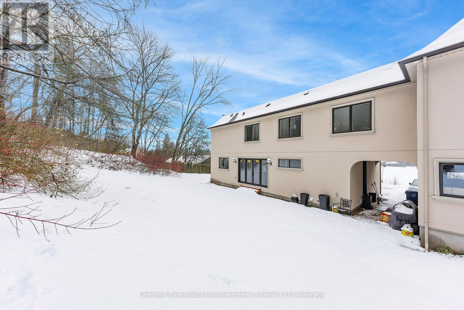 27 Vardon Drive, Guelph, Ontario N1G 1W8 - Photo 49 - X12096573