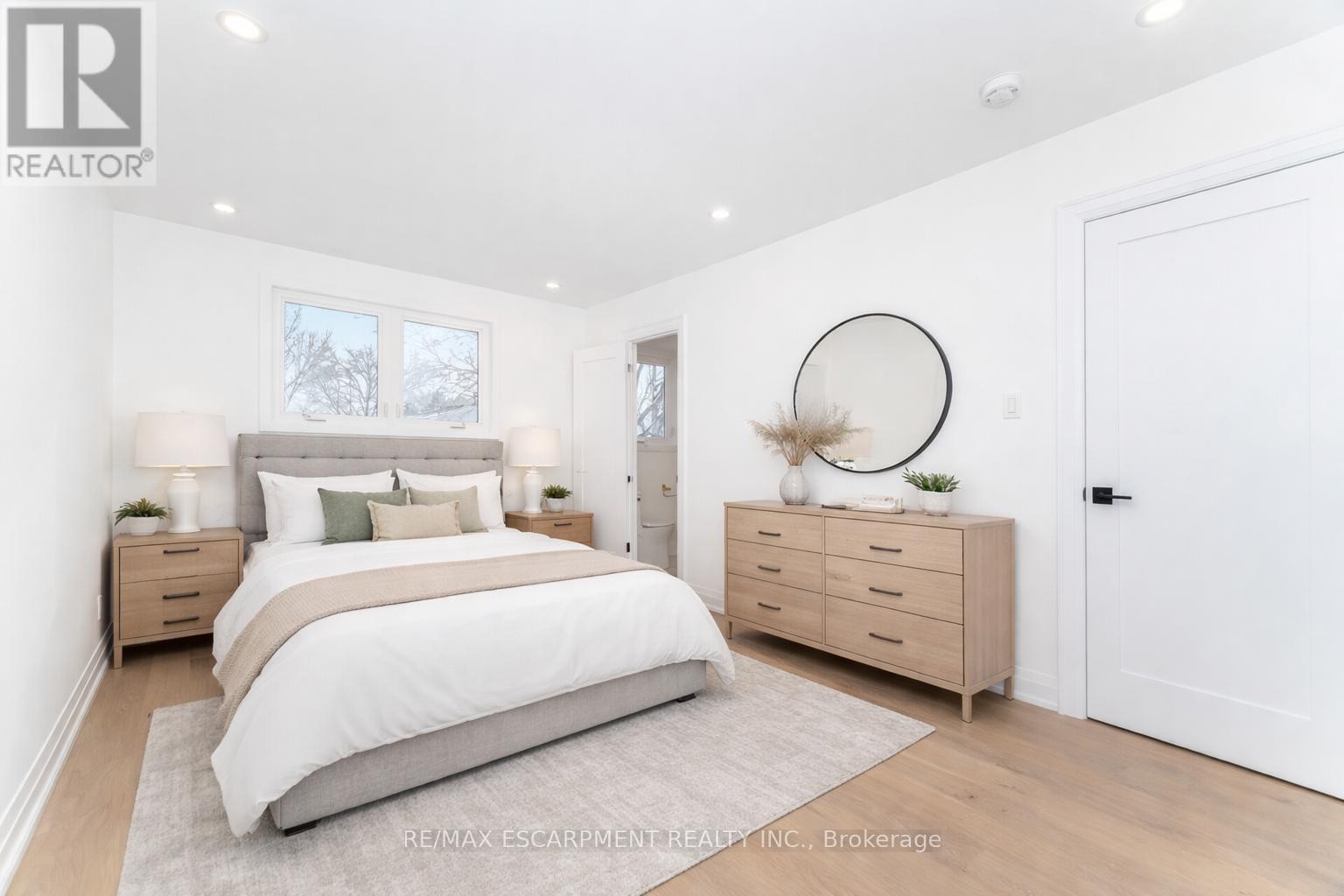 2276 Wyandotte Drive, Oakville, Ontario  L6L 2T5 - Photo 11 - W12677044