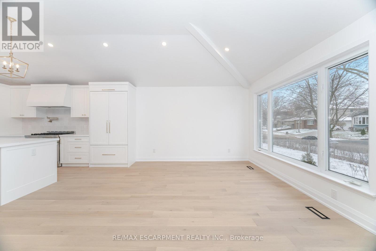 2276 Wyandotte Drive, Oakville, Ontario  L6L 2T5 - Photo 18 - W12677044